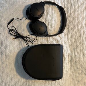 Bose Black Around-Ear SoundTrue II Apple Wired Headphones with Zipper Carry Case